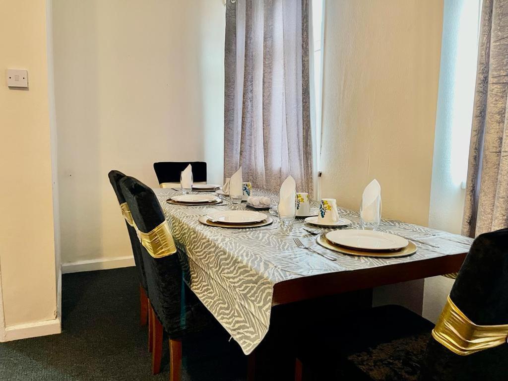 Lovely Holiday Home Near Cardiff City Centre - Madoc Road 3 Bedrooms Sleeps Up To 7 Exteriér fotografie