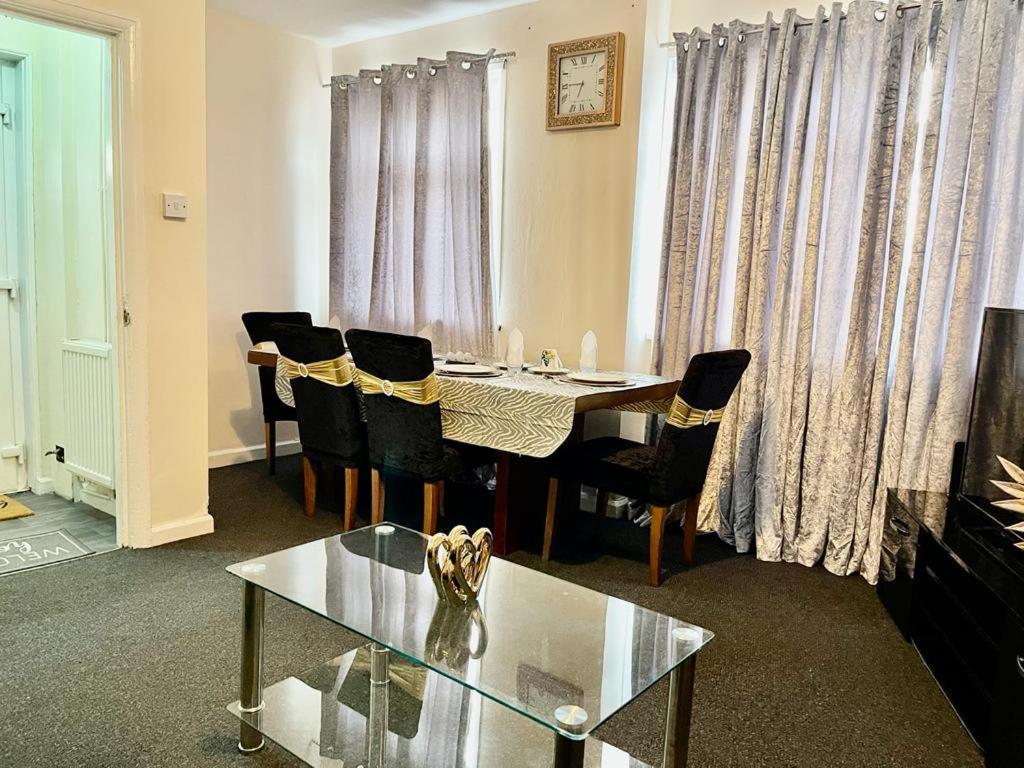 Lovely Holiday Home Near Cardiff City Centre - Madoc Road 3 Bedrooms Sleeps Up To 7 Exteriér fotografie