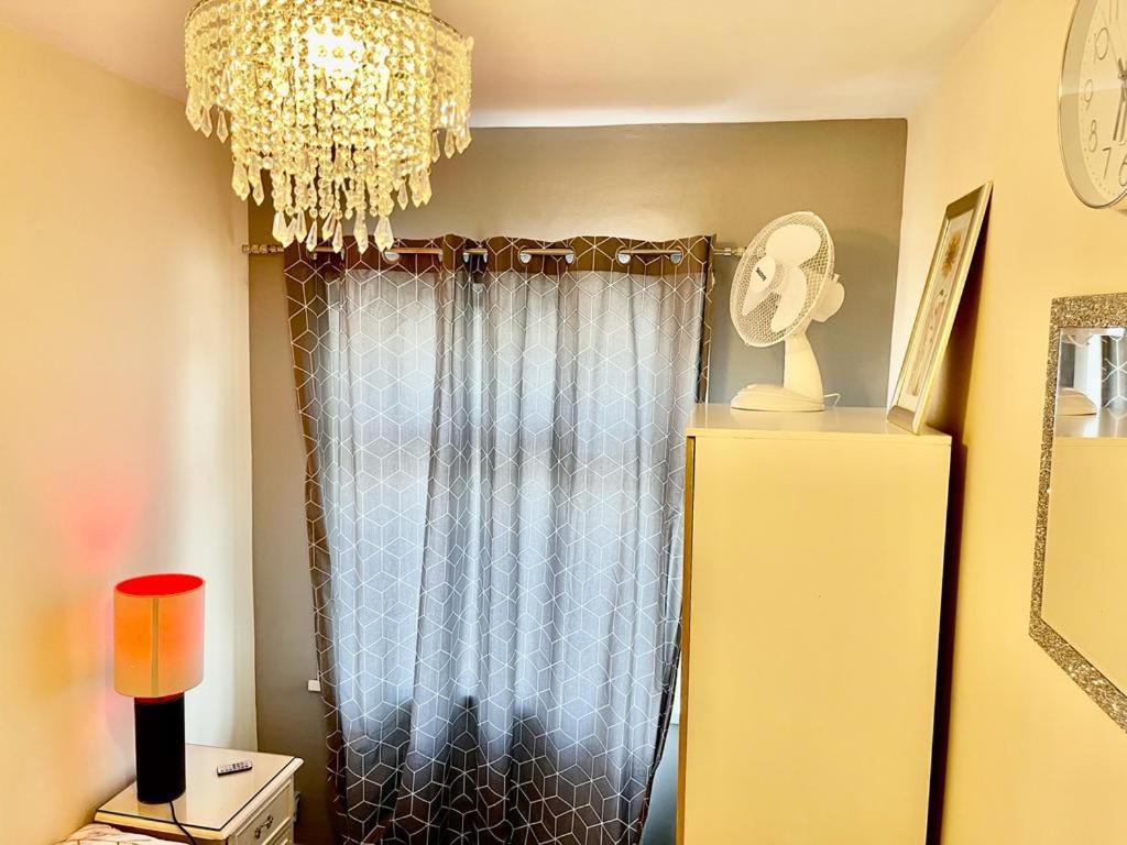 Lovely Holiday Home Near Cardiff City Centre - Madoc Road 3 Bedrooms Sleeps Up To 7 Exteriér fotografie