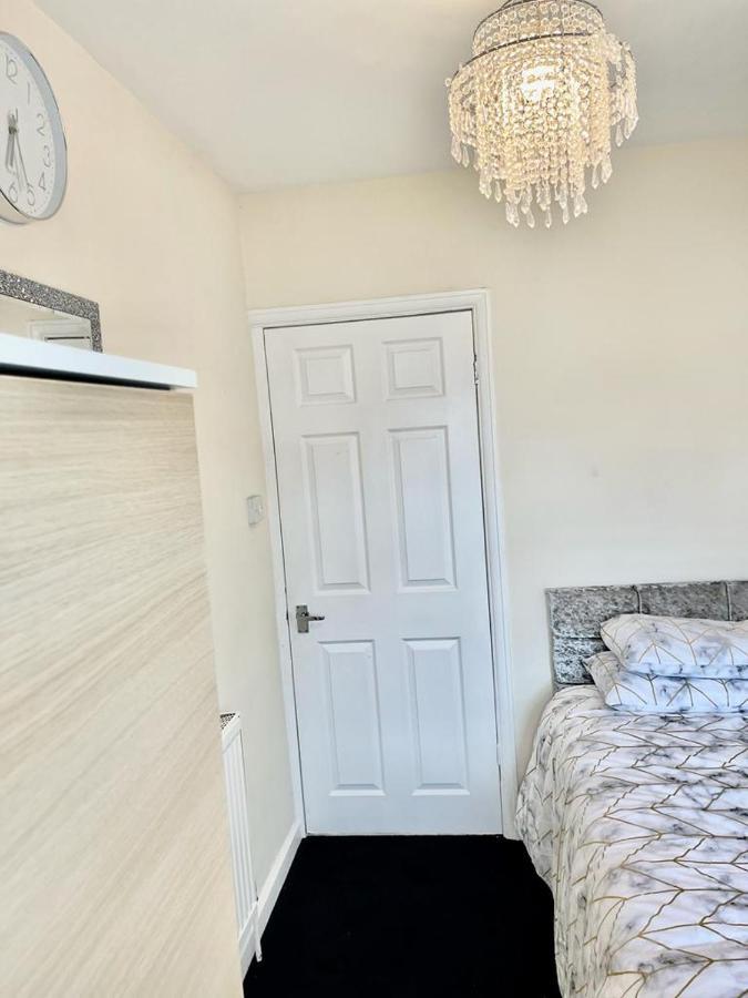 Lovely Holiday Home Near Cardiff City Centre - Madoc Road 3 Bedrooms Sleeps Up To 7 Exteriér fotografie