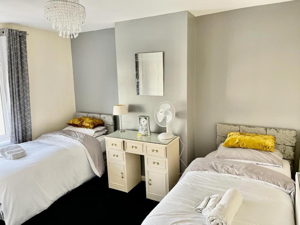 Lovely Holiday Home Near Cardiff City Centre - Madoc Road 3 Bedrooms Sleeps Up To 7 Exteriér fotografie