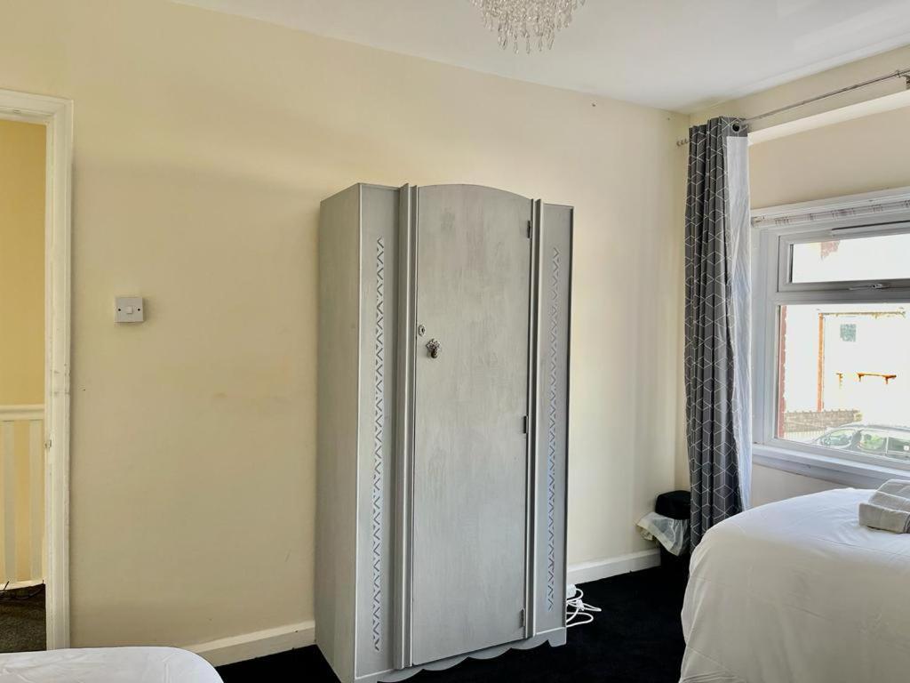 Lovely Holiday Home Near Cardiff City Centre - Madoc Road 3 Bedrooms Sleeps Up To 7 Exteriér fotografie