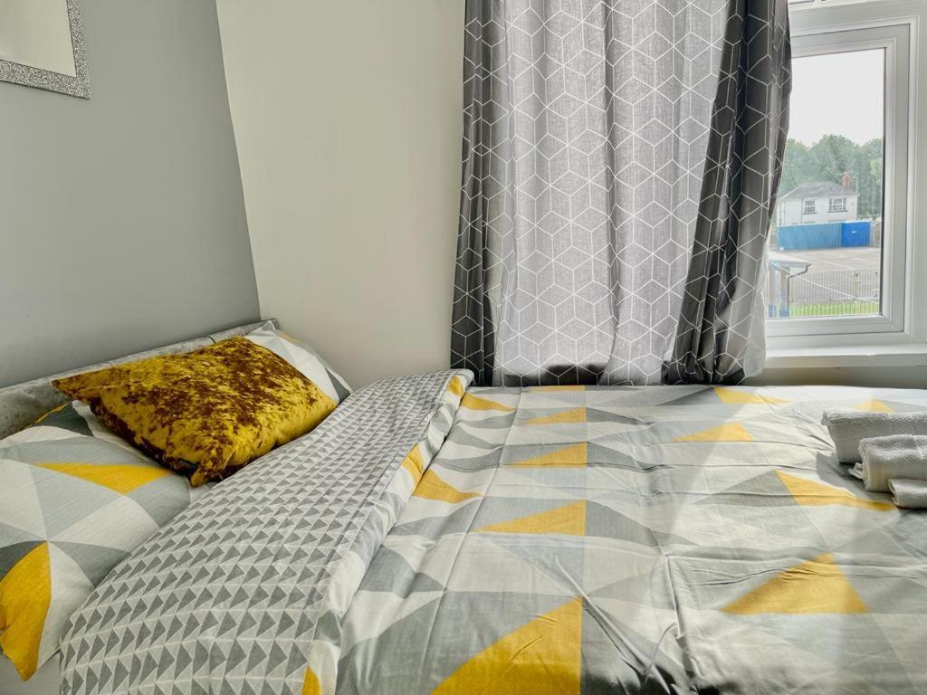 Lovely Holiday Home Near Cardiff City Centre - Madoc Road 3 Bedrooms Sleeps Up To 7 Exteriér fotografie