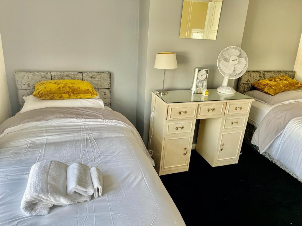 Lovely Holiday Home Near Cardiff City Centre - Madoc Road 3 Bedrooms Sleeps Up To 7 Exteriér fotografie