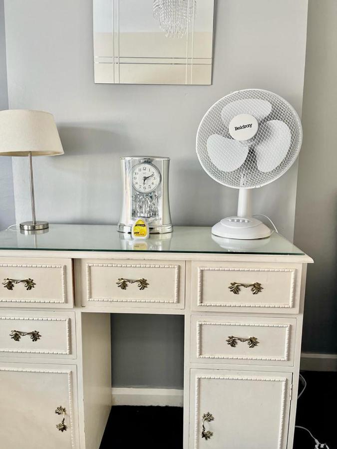 Lovely Holiday Home Near Cardiff City Centre - Madoc Road 3 Bedrooms Sleeps Up To 7 Exteriér fotografie