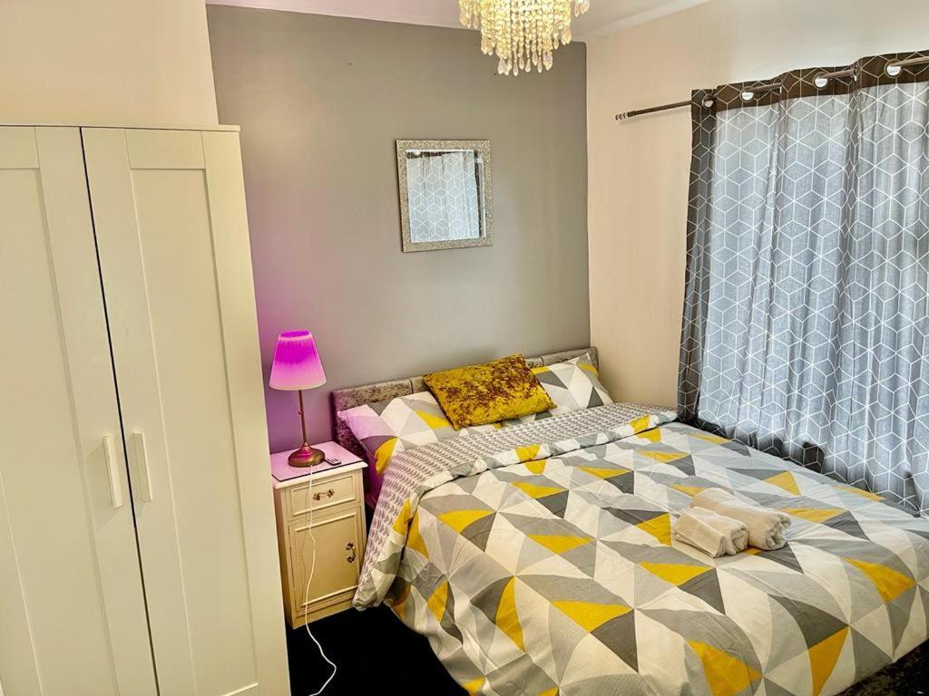 Lovely Holiday Home Near Cardiff City Centre - Madoc Road 3 Bedrooms Sleeps Up To 7 Exteriér fotografie