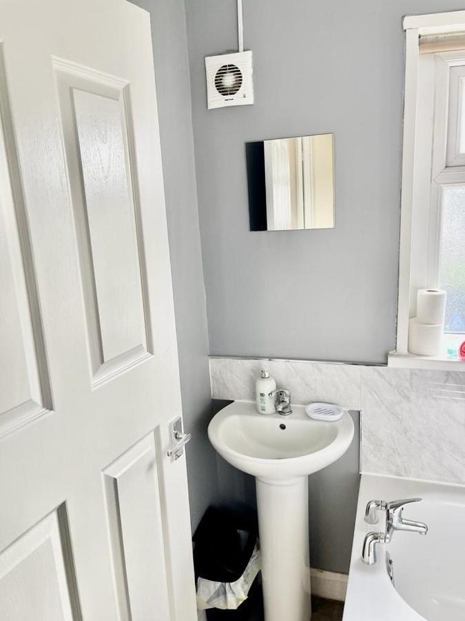 Lovely Holiday Home Near Cardiff City Centre - Madoc Road 3 Bedrooms Sleeps Up To 7 Exteriér fotografie